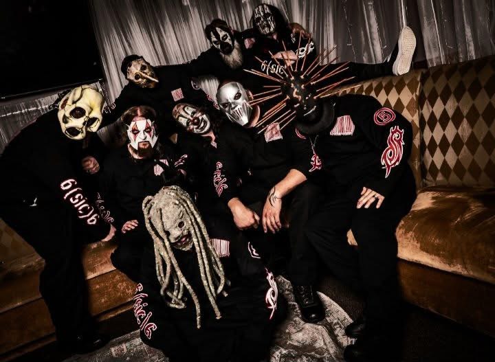 Band wearing masks together